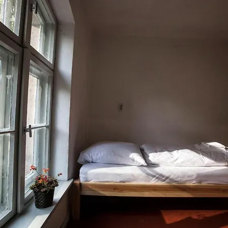 Wohnen im Schlosspark - Bienenwohnung I *