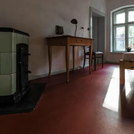 Wohnen im Schlosspark - Bienenwohnung I